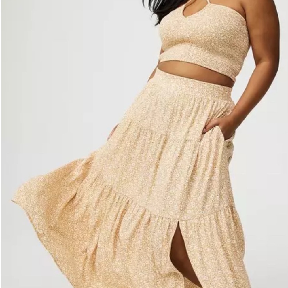 TORRID 2 piece Elegant Cream Women's Skirt